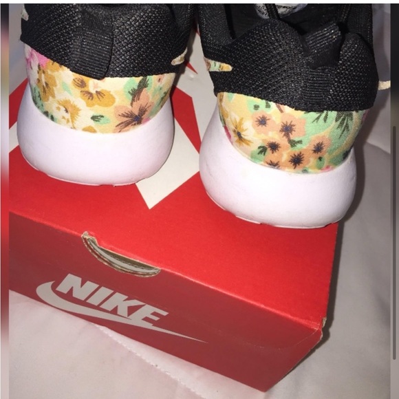 Nike shoes - Picture 4 of 4